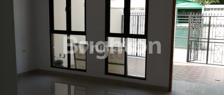 Rumah baru 3 lantai jalan Mangga Jakarta Barat 1