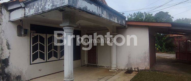 Rumah dengan halaman luas Puncak Sekuning Palembang 1