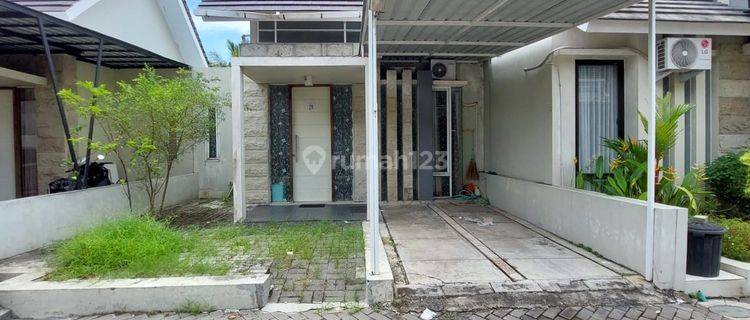 Tanah Dengan Bangunan Rumah Yang Memilki Luas Tanah 100m2 Denga Luas Bangunan 100m2ini Berada di Daerah Gentingan Sidoagung Godean Sleman.dilengkapi Dengan 3Kamar Tidur,1kamar Mandi,listrik2200,air Sumur. Bagi Anda Yang Mengingkan Rumah Tinggal di Daerah  1