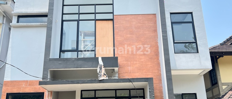 For Sale Neat Ready-to-Live House Strategic Location Easy Access 1