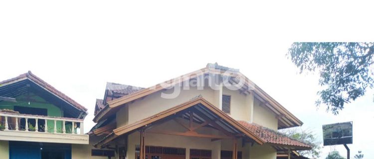 Lush Family Villa Equipped With A Swimming Pool 1