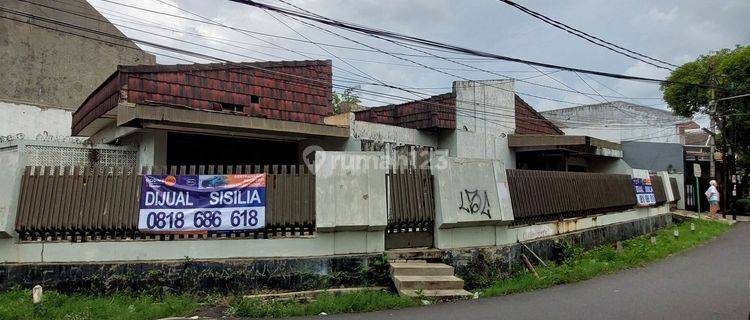 Rumah hoek hitung tanah di Cipinang Elok 1, Jakarta Timur 1