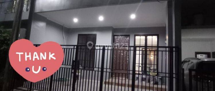 Dijual Rumah baru 2 lantai Taman Royal 3 
Uk 6 x 10 
Kamar mandi 2
Kamar tidur 3
Ruang tamu 
Ruang keluarga di atas
Dapur
Taman kecil di bawah
Parkiran muat 1 mbl kecil
Balkon 
Tempat jemur
Listrik 3500 watt
Air jet pump
Harga 1,5 M nego.
Sertifikat SHM
 1