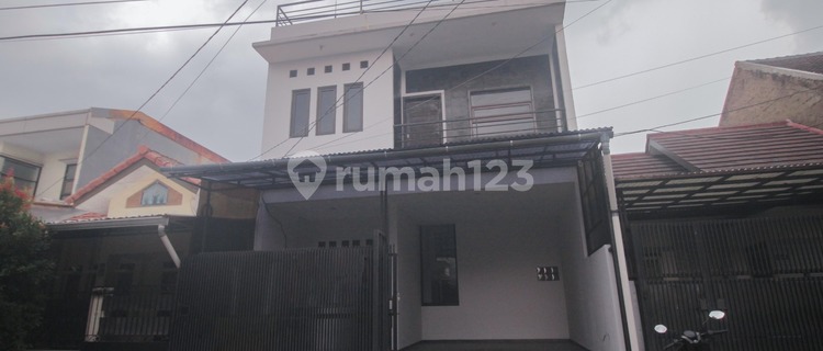 2-Story House Already Renovated SHM in Tki 2 Block 4d Bandung, Bandung 1