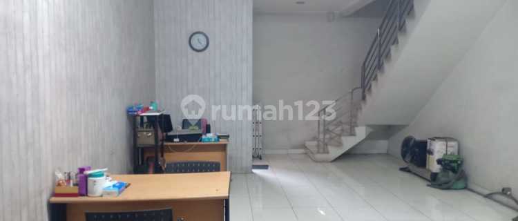 Nice shophouse on TKI 1 main road 1