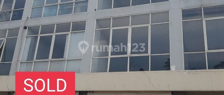 For Rent: 3-Story Shop House The Royal Crown Gununganyar 1