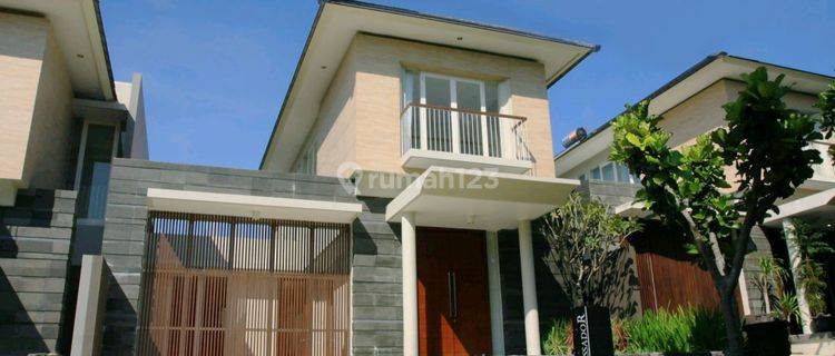 Rumah Villa Cantik Full Furnish  Di Riverside 1