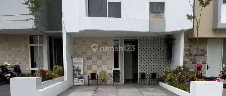 Rumah Modern Lokasi Tengah Kota Malang SHM 1