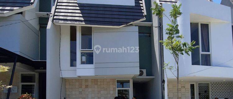 Rumah Modern 3 Lantai Di Dekat Balai Kota Malang 1