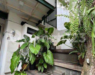 Rumah Konsep Industrial Bintaro, 2 Lantai Shm, Semi Furnished 1