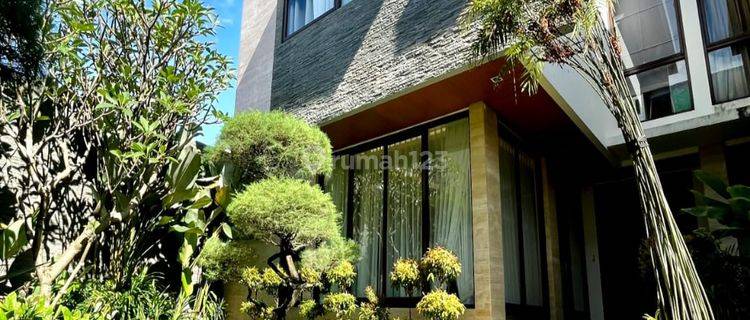 Dijual Townhouse Mewah 3Lantai di Kemang Jakarta Selatan 1