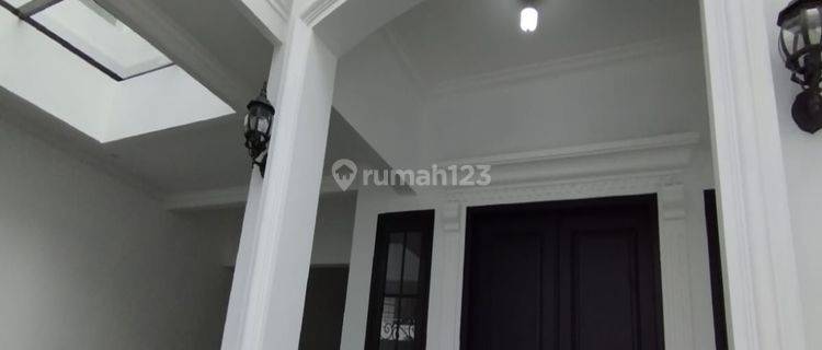 Dijual Rumah Cantik Classic di Kebon Jeruk Jakarta Barat 1