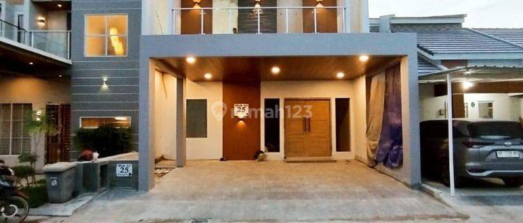 Rumah 3 Lantai Sudah Renovasi Semi Furnished 1