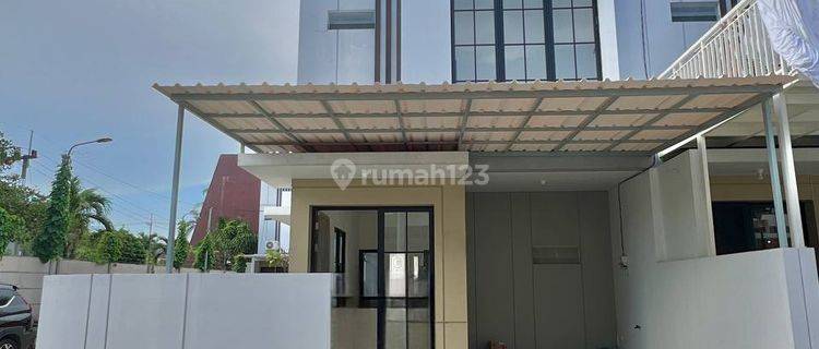 Disewakan, Rumah Baru Regency One Babatan Pantai 1