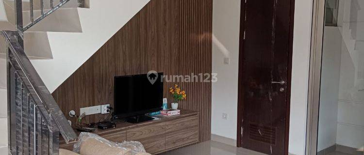 Disewa Rumah PIK 2 Cluster Nashville Furnished Uk7,5x10m² Hook at Tangerang  1