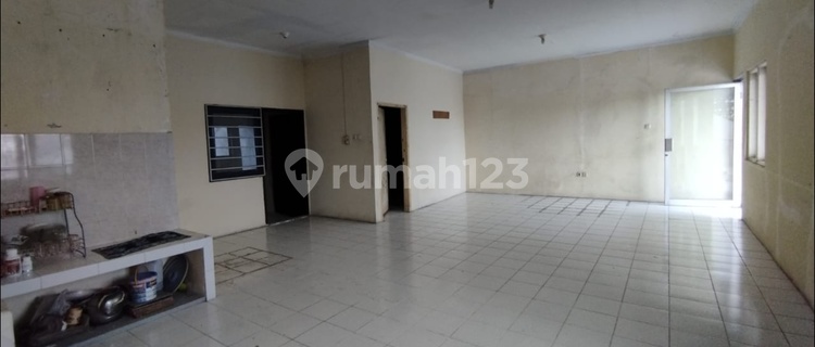 For Rent: Modernland Shophouse, Strategic Location  
3rd Floor and 1st Floor (Slightly Smaller) Adjacent to Entrance Road 1