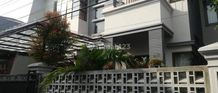 Rumah 2 Lantai Luas 144m2 di Komplek Rawamangun, Jaktim 1