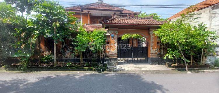 House on Jl Bung Tomo Denpasar Suitable for Families, 1