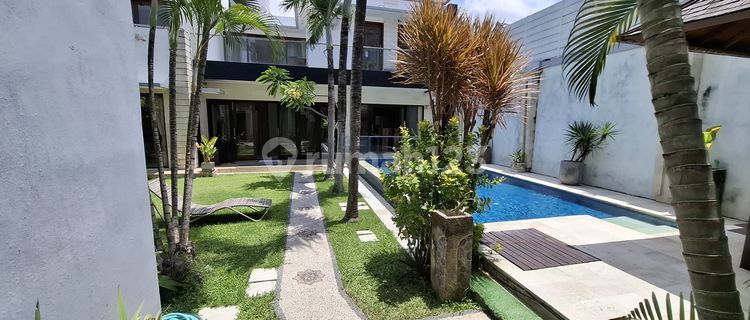 Villa Modern Minimalis Jl Mertanadi Kerobokan untuk Investasi  1