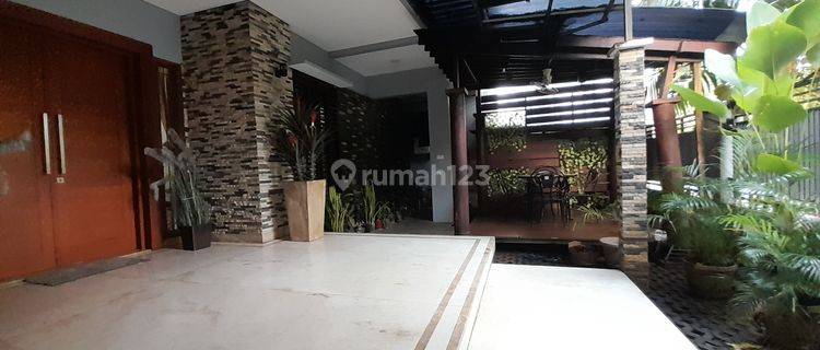 Rumah Cantik 2.5 lantai siap Huni di Persahabatan Rawamangun 1