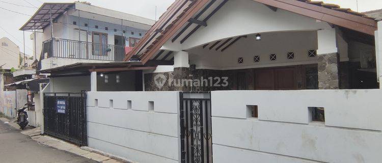 Dijual rumah hitung tanah selangkah menuju stasiun pondok ranji  1