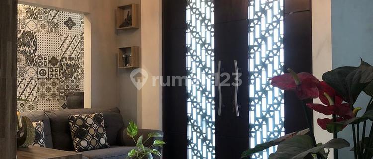 Sewa Rumah Cantik 3 Lantai Semi Furnish Matraman Jakarta Timur 1