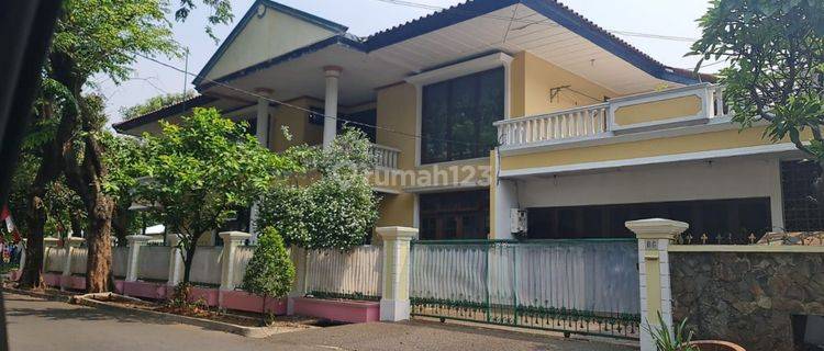 Disewakan Rumah Bagus & Asri Ada Kolam Renang Di Kawasan Pancoran 1