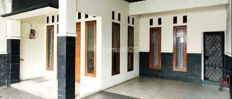 Rumah 2 Lantai Semi Furnish Harjamukti  1