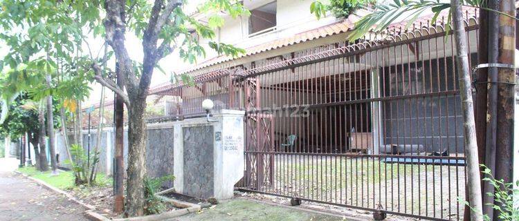 Rumah Di Simprug Golf Jakarta Selatan, Hgb, Butuh Renovasi 1