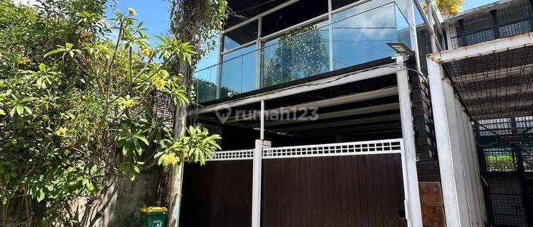 Fully Furnished Villa in Jimbaran Near Sidewalk, Badung 1