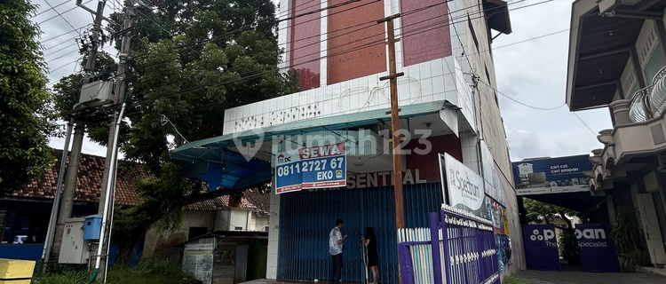 For Rent 3-Storey Shop House Strategically Located by Main Road Blora City 1