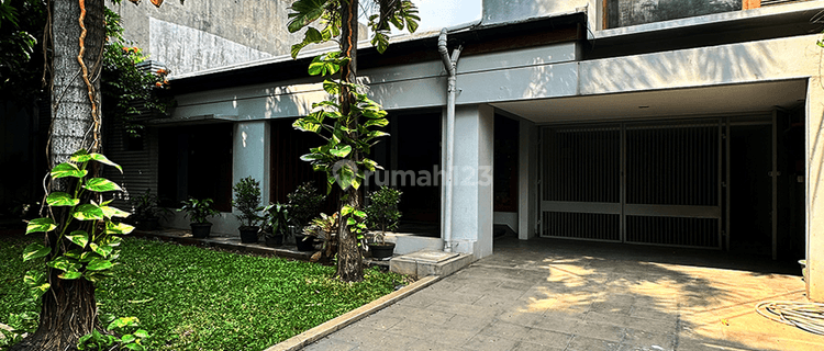 Rumah Modern  Lokasi Dekat Senopati & SCBD 1