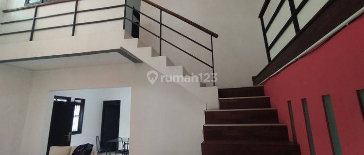 Rumah 2 Lantai Semi Furnish Strategis di Sayap Dago Bandung 1