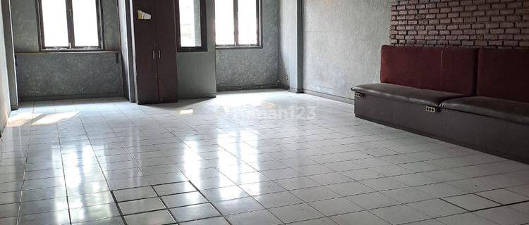 Sewa Ruko 2 Lantai Strategis di Cihampelas Kota Bandung 1