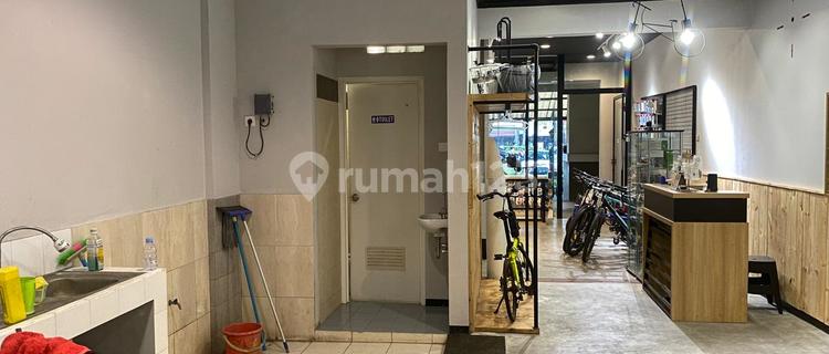 For Sale: 2.5-Story Strategic Shop House in Kota Baru Parahyangan, Bandung 1