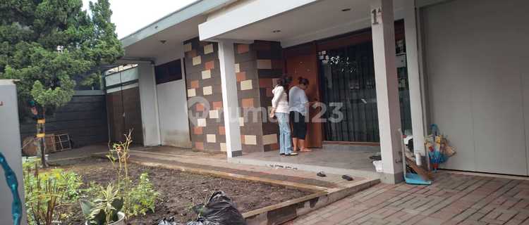 Sewa Rumah Strategis bisa untuk Usaha di Komplek Dadali bandung 1