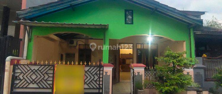 Disewakan Semi Furnish Rumah 1,5 Lantai,di Harapan Indah Bekasi 1