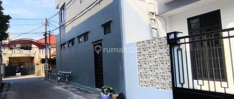 Rumah Siap Huni Dengan Tampilan Elegan Minimalis Di Jakarta Timur. 2 Lantai Shm Baru Rumah 1