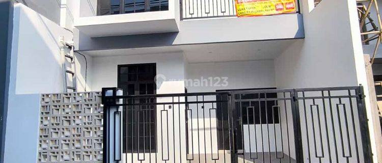 Di Jual Rumah 2 Lantai Siap Huni Sangat Strategis 1