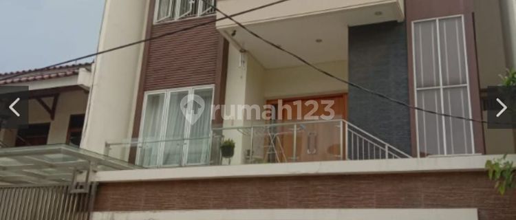 Affordable 3-story house with SHM in Pluit, North Jakarta 1