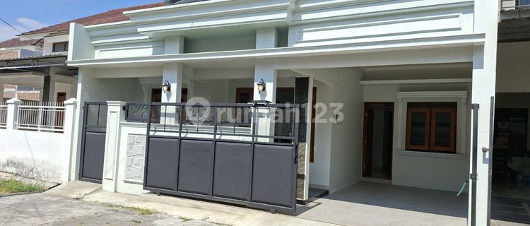 Ready-to-Use New House in a Prime Location Priced Below 1 Million 1