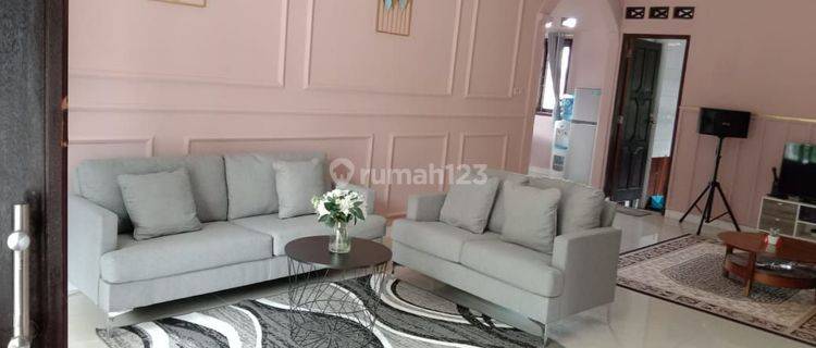 Dijual Villa Aesthetic, ada kolam renang, view Gunung di Cisarua, Bogor 1