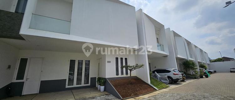 Rumah Mewah Desain Kontemporer Jarak 5mnt Ke Tol Becakayu 1