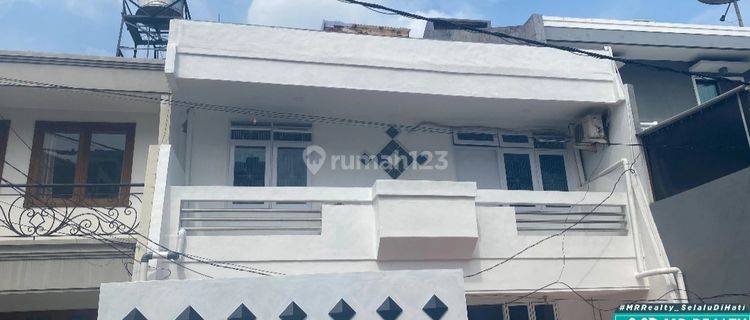 Dijual Rumah Bagus 3 Lantai Greenville - Jakarta Barat 1