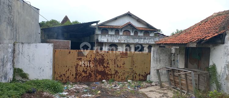 Warehouse for Sale at the Semarang-Demak Border, Ideal for Roadside Business. 1