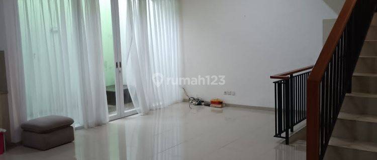 Disewakan Rumah Nyaman Terawat 2 Lantai Semi Furnished Siap Huni di Budisari Bandung Utara Gegerkalong Setuabudi Setraduta Babakan Jeruk Pasteur Bandung Kota Tengah Setramurni Setrasari Rshs Upi Itb  1