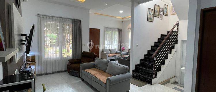 Rumah Mewah Hook di Cluster Madrid, Palem Semi, Tangerang 1