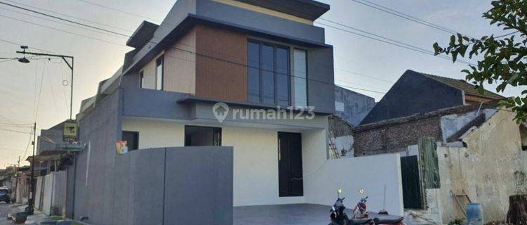 Jual Rumah Baru Semi Furnish + Interior Babatan Pantai Surabaya 1