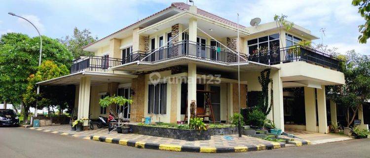 Rumah 2 Lantai Bagus Semi Furnished SHM di Grand Wisata, Bekasi 1