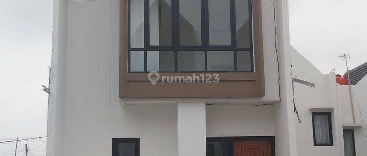 Rumah 2 lantai dekat universitas  1